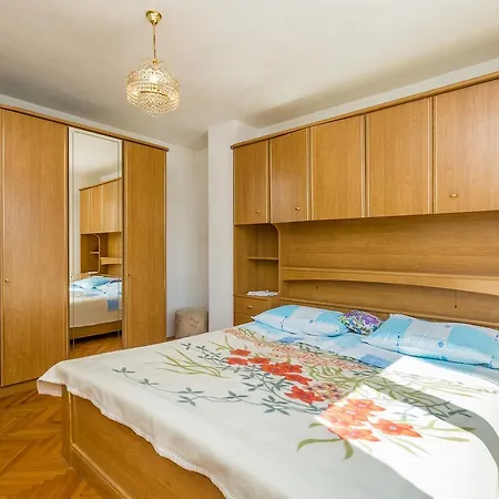Annie Apartment