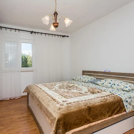 Apartment Annie